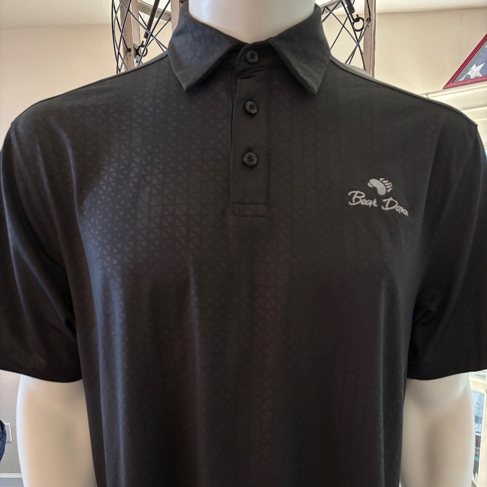 Great condition mens XL Under Armour Cold Black golf polo